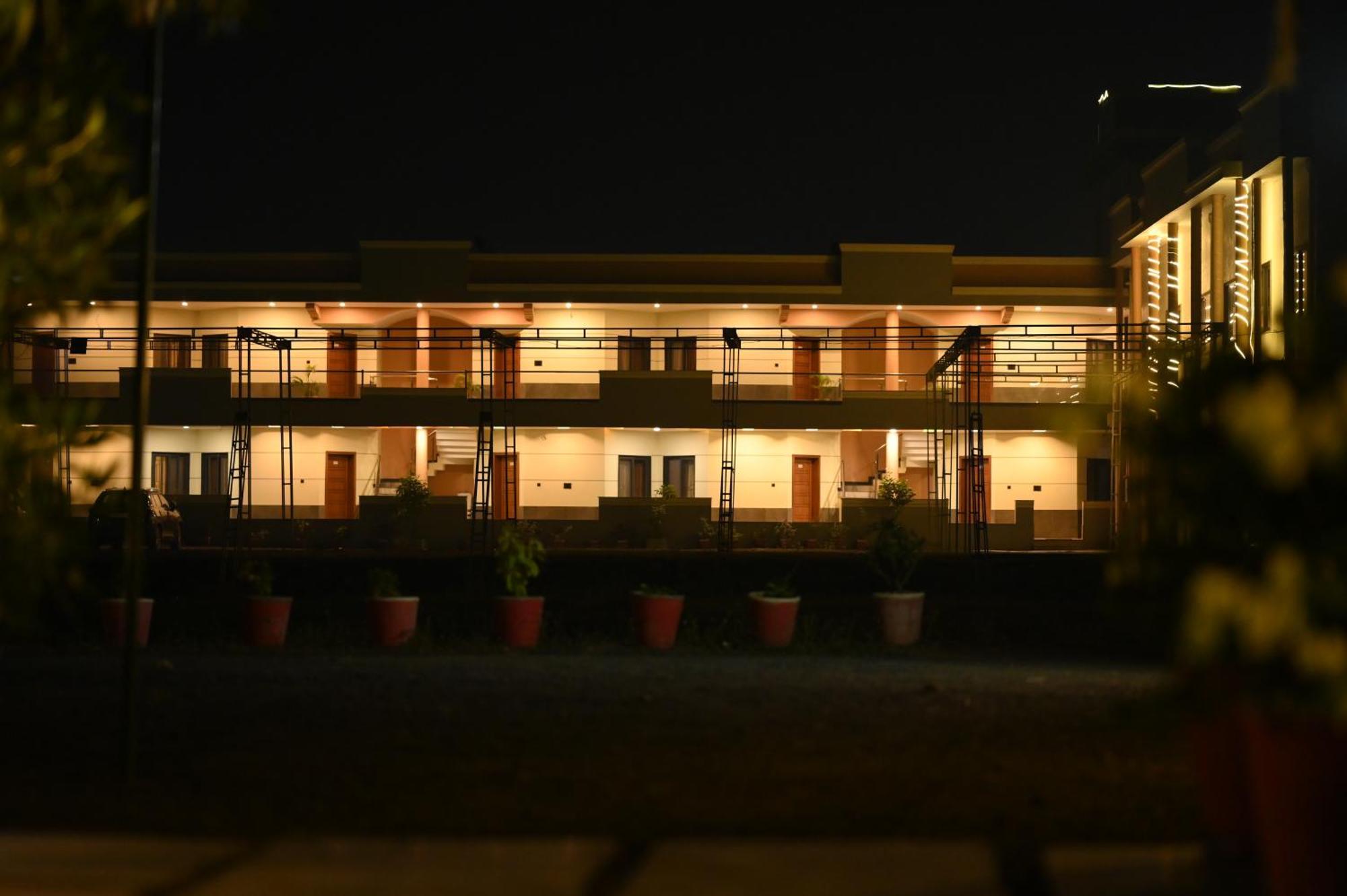 Krishnam Resort Jabalpur Esterno foto